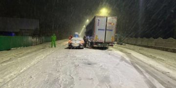 На Тернопільщині водій легковика не впорався з керуванням та врізався у вантажівку