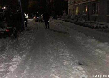 В Микулинецькій громаді під колеса автівки потрапила 31-річна жінка: потерпілу з численними переломами госпіталізували до лікарні