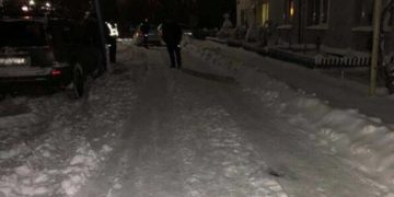 В Микулинецькій громаді під колеса автівки потрапила 31-річна жінка: потерпілу з численними переломами госпіталізували до лікарні