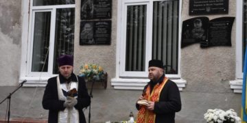 У Бучацькій громаді відкрили меморіальні дошки відразу трьом полеглим Героям