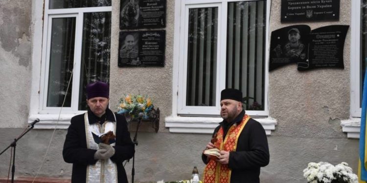 У Бучацькій громаді відкрили меморіальні дошки відразу трьом полеглим Героям