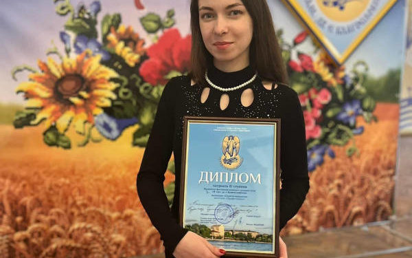 Солістка одного з будинків культури на Тернопільщині отримала стипeндiю Прeзидeнтa Укрaїни