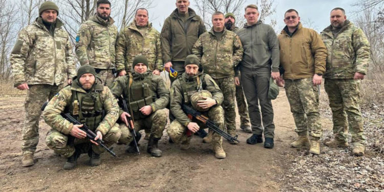 «Другий рік поспіль зустрічаю з бійцями на Донбасі», – Кличко поїхав на передову, щоб підтримати бійців та передати допомогу