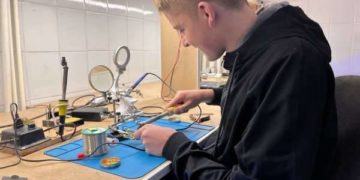 До 30 квадрокоптерів в місяць: школяр з Тернопільщини допомагає виготовляти техніку для бійців ЗСУ