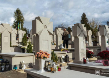 Держаудитслужба запідозрила порушення при закупівлі пам’ятників військовослужбовцям у Тернополі