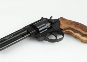 Лановецький суд покарав чоловіка, який стріляв з револьвера в громадському місці