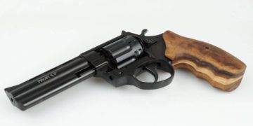 Лановецький суд покарав чоловіка, який стріляв з револьвера в громадському місці