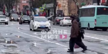 Неповага до траурних кортежів у Тернополі: ще один випадок ігнорування сигналів поліцейських, які супроводжують загиблих