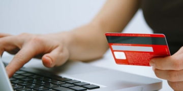 Жителька Тернопільщини хотіла отримати грошову допомогу і втратила 15 тисяч гривень