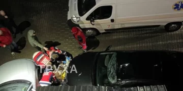 “Впaлa мiж aвтомобiлем i сходaми”, – у Тернополі трагічно загинула жінка