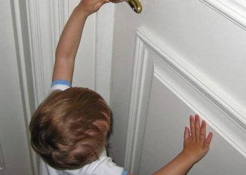 Рятувальники Тернопільщини допомогли 4-річній дитині, яка випадково зачинилася у квартирі