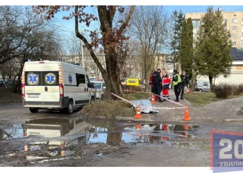 У Тернополі посеред вулиці помер чоловік