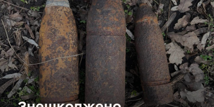 Піротехніки знешкодили 5 артилерійських снарядів, які виявили на Тернопільщині
