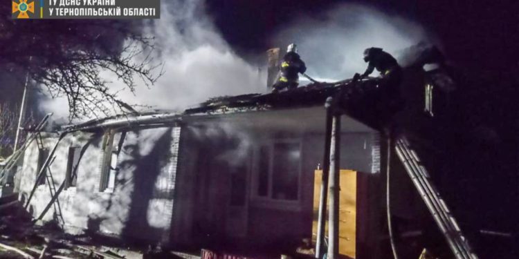 В Колиндянській громаді пожежа повністю знищила покрівлю житлового будинку