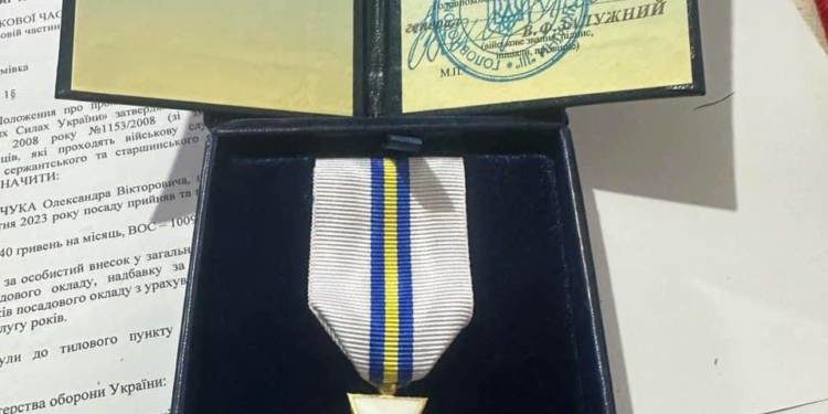 Захисник з Тернополя отримав почесну нагороду від Головнокомандувача ЗСУ