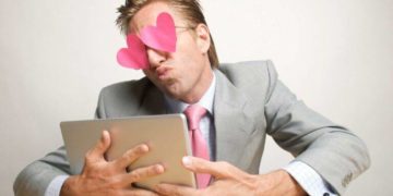 51-річна жінка з Тернопільщини втратила понад 80 тисяч гривень, повіривши американському “військовому”