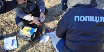 “Взяли на гарячому”: правоохоронці затримали чиновника одного з лісогосподарських підприємств Тернопільщини, який вимагав хабар за вивіз деревини