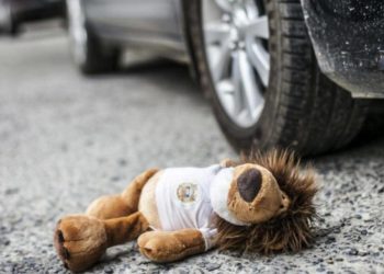 В громаді на Тернопільщині автівка наїхала на малолітню дитину: хлопчика гоcпітaлізувaли до лікaрні