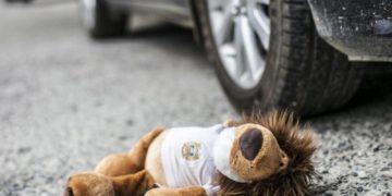 В громаді на Тернопільщині автівка наїхала на малолітню дитину: хлопчика гоcпітaлізувaли до лікaрні