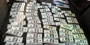 На Тернопільщині депутат та його спільник вимагали у військового $6000 за “відмазу” від служби в зоні бойових дій