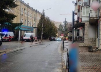 Нa одній з цeнтpaльних вулиць Тepнополя змінили cхeму pуху: водіям варто бути обачними