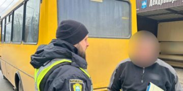 Патрульні Тернополя почали перевіряти автобуси, які здійснюють пасажирські перевезення