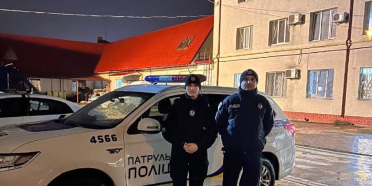 Герої на дорозі: тернопільські патрульні допомогли породіллі вчасно дістатися до пологового