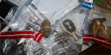 Оперативники Тернополя затримали чоловіка, який зберігав вдома незаконний “арсенал”