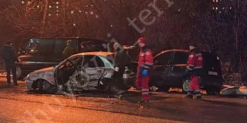 У Тернополі трапилася аварія за участі трьох машин: одного з кермувальників госпіталізували до лікарні