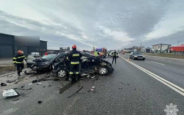 Неподалік Тернополя трапилася серйозна аварія: рух транспорту ускладнений