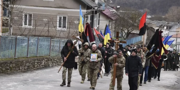 У Бучацькій громаді попрощалися з Героєм Василем Бойком