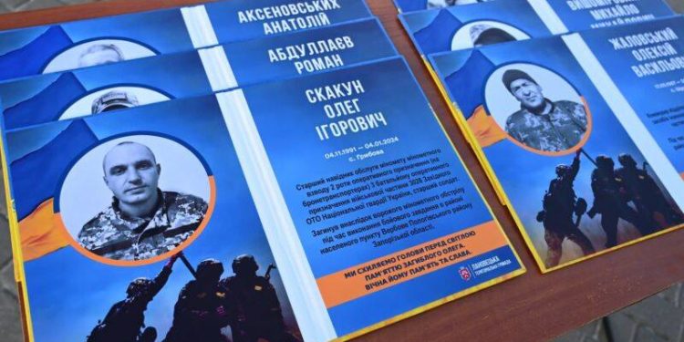 В Ланівцях освятили нові стели на Алеї пам’яті