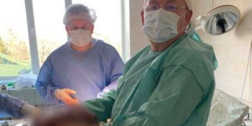 Тернопільські хірурги видалили 9,5-кілограмову пухлину з живота 43-річної жінки