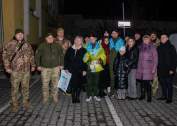 “Вітаємо наших земляків”: емоційна зустріч звільнених воїнів на Тернопільщині