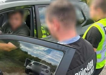 Підволочиський суд оштрафував колишнього працівника військкомату, який вимагав хабар від призовника