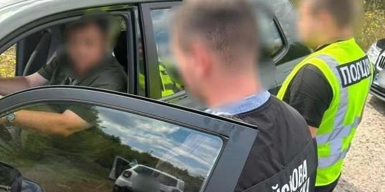 Підволочиський суд оштрафував колишнього працівника військкомату, який вимагав хабар від призовника