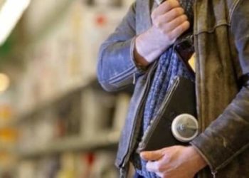 “Гастролер” з Чернівців обікрав два магазини в Гусятині: йому загрожує до 8 років ув’язнення