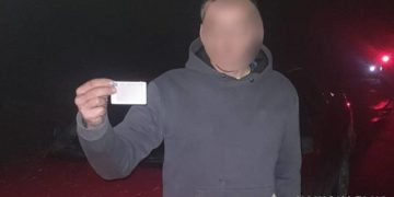 У Тернопільському районі поліцейські зупинили водія, який їздив з підробленими документами