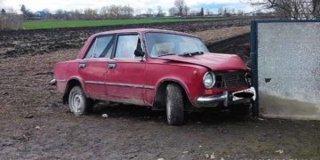 14-річний підліток з Микулинецької громади викрав автівку свого односельця та в’їхав на ній в огорожу