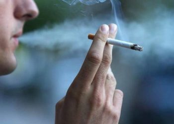 У Бучачі учня ПТУ оштрафували за куріння на дитячому майданчику