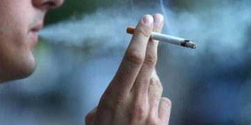 У Бучачі учня ПТУ оштрафували за куріння на дитячому майданчику