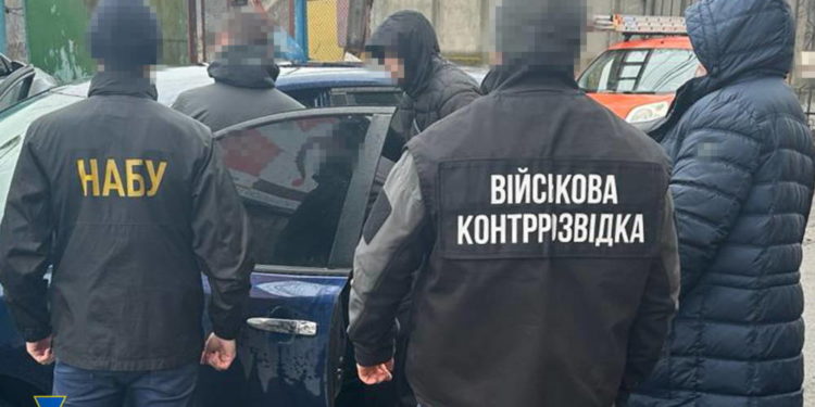 НАБУ затримало депутата Тернопільської облради, який вимагав хабарі за виділення грошей для поранених військових