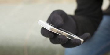 21-річний житель Чорткова пограбував знайому під час застілля