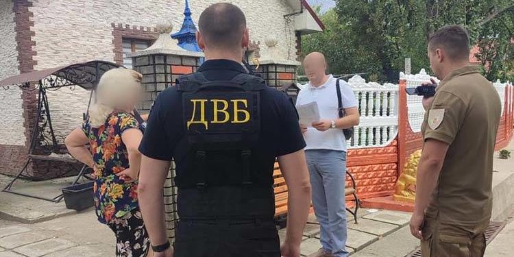 “Бізнес” на ухилянтах: житель Чортківського району вивозив чоловіків за кордон у багажнику позашляховика