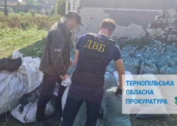 Колишнього поліцейського з Тернопільщини будуть судити за організацію нелегального виробництва тютюну