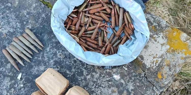 7 гранат, гвинтівка та 800 набоїв: житель Почаєва добровільно здав в поліцію власний “арсенал”