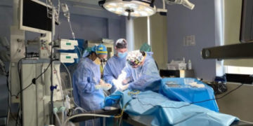 Американські та українські лікарі провели складну операцію однорічній дівчинці з Тернопільщини