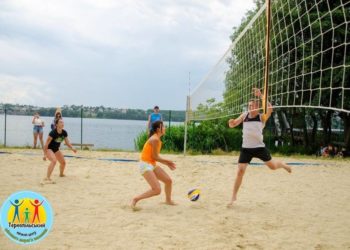 У Тернополі витратять пів мільйона гривень на ремонт волейбольного майданчика, який відкрили лише декілька років тому