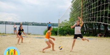 У Тернополі витратять пів мільйона гривень на ремонт волейбольного майданчика, який відкрили лише декілька років тому