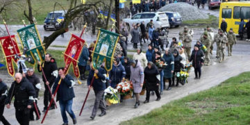 В Лановецькій громаді попрощалися з Героєм, який загинув у Запорізькій області